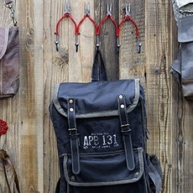 Настенная вешалка Pliers