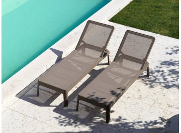 Шезлонг-лежак пластиковый Plano табак