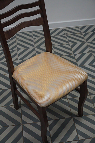 Деревянный стул Амадиу камелия ромб / орех из шоурума 1