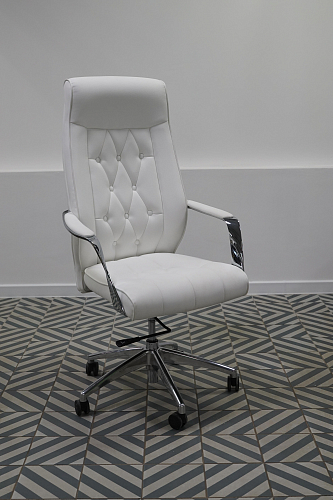 Компьютерное кресло Sarabi белое из шоурума 2