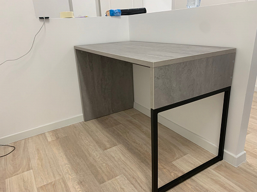 Письменный стол Ниа 115х60 бетон / черный матовый фото покупателя 2