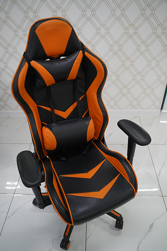Компьютерное кресло Racer черное / оранжевое из шоурума 4