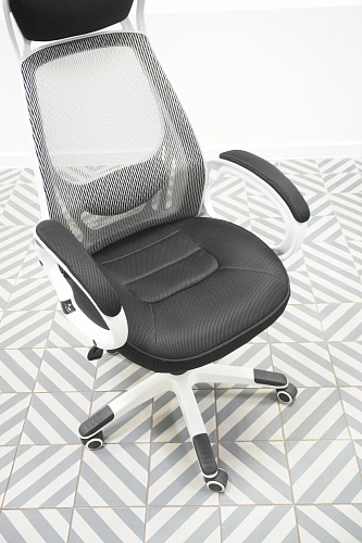 Компьютерное кресло Burgos черное из шоурума 8