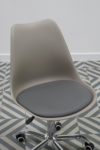 Компьютерное кресло Kolin white из шоурума 5