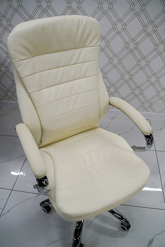 Компьютерное кресло Tomar кремовое из шоурума 2
