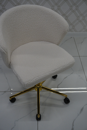 Компьютерное кресло Lika white teddy из шоурума 1