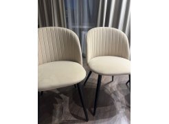 Стул на металлокаркасе Gabi 1 бежевый / черный с серебряными наконечниками фото покупателя 579