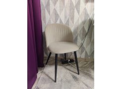 Стул на металлокаркасе Gabi 1 бежевый / черный с серебряными наконечниками фото покупателя 840