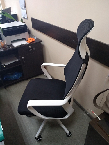 Компьютерное кресло Golem black / white фото покупателя 54